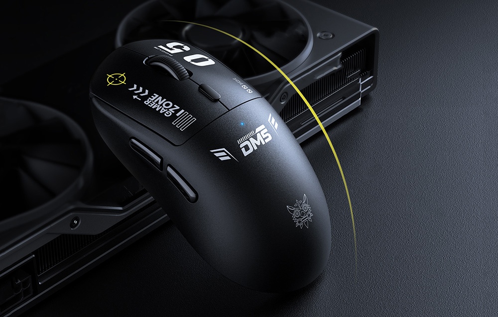 Μαύρο ποντίκι gaming Onikuma σε σκούρο φόντο