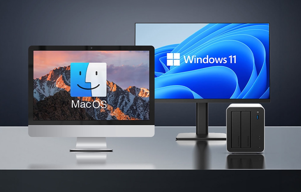 Ένας υπολογιστής με macOS, μια οθόνη με Windows 11 και ένα περίβλημα NAS τοποθετημένα πάνω σε ένα γραφείο