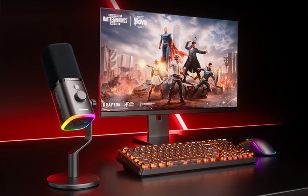 Μια διάταξη gaming με οθόνη, πληκτρολόγιο, ποντίκι και μικρόφωνο Maono με πολύχρωμο οπίσθιο φωτισμό