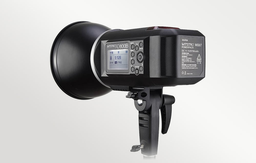 Φλας στούντιο Godox Witstro AD600B με ορατή οθόνη LCD και μαύρο πίσω κάλυμμα