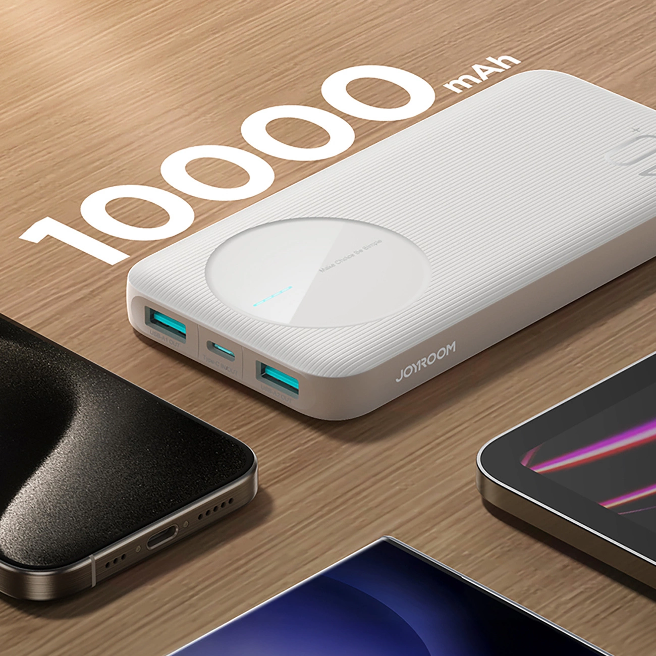 Joyroom JR-PBF12 powerbank που περιβάλλεται από τρεις συσκευές