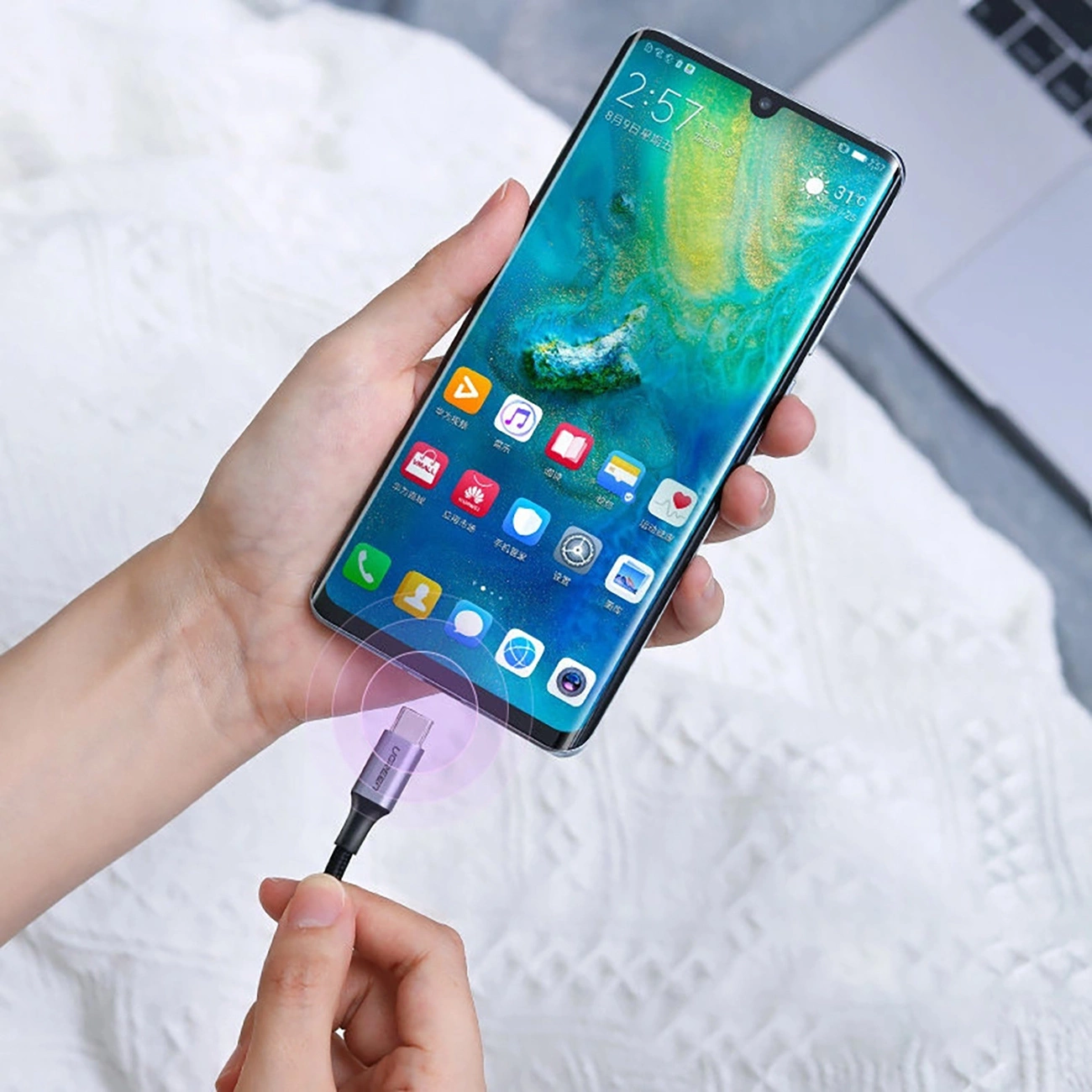 Smartphone συνδεδεμένο στο καλώδιο Ugreen US316