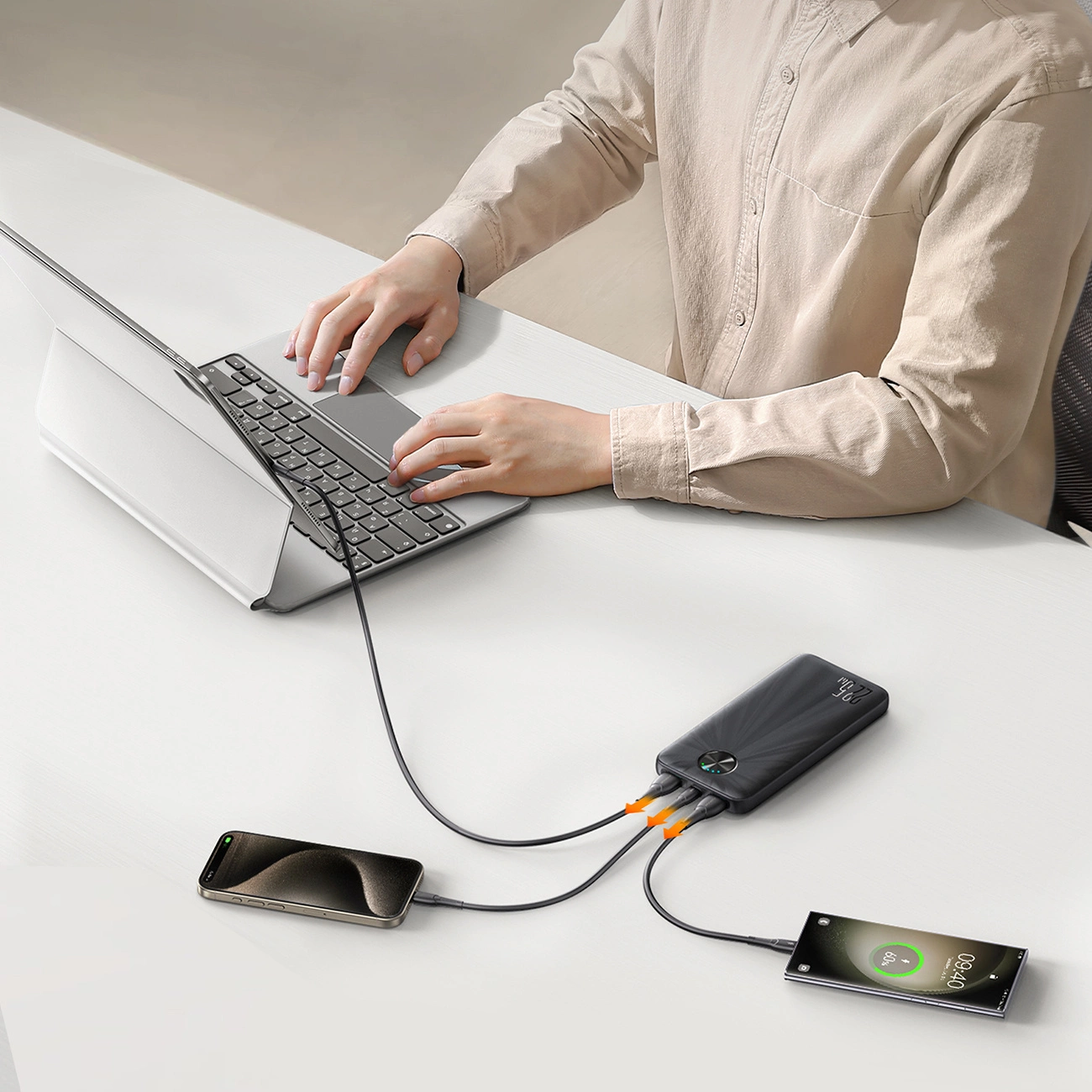 3 συσκευές συνδεδεμένες στο Joyroom JR-PBF15 Powerbank